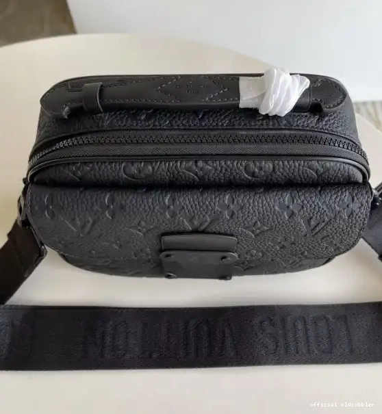 Official oldcobbler LOUIS LOCK MESSENGER S VUITTON 0619